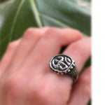 Om Signet Ring