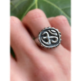 Om Signet Ring