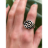 Om Signet Ring